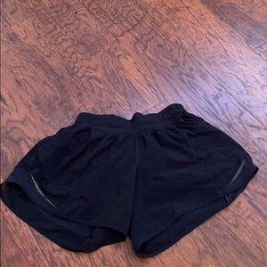 lululemon shorts| hotty hot| size 2